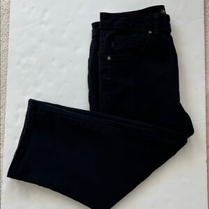 Midrise Cropped pants Lee Relaxed fit Size 6 Medium Capris